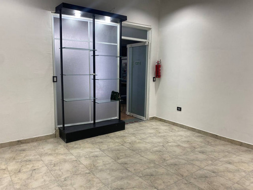 El Alquiler Local De 24 M2 , En Barcelona C.c.camino Real Barcelona