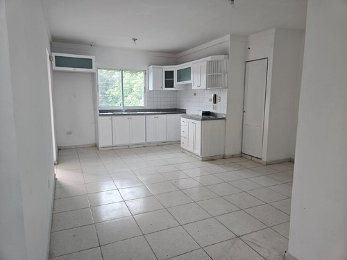Apartamento Con Terraza En Don Honorio, Prox Carrefour Venta