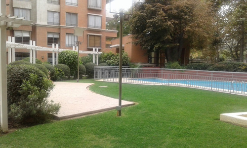 Imagen 1 de 10 de Depto . En Condominio Con Hermoso Jardín Y Piscina