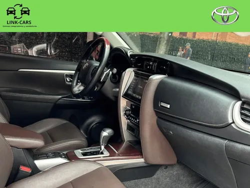 Toyota Fortuner 2.7 Srv 4x2 Automática Full Equipo