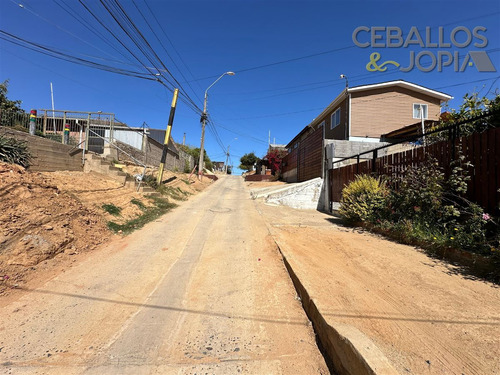 Casa En Venta De 4 Dorm. En Quilpué