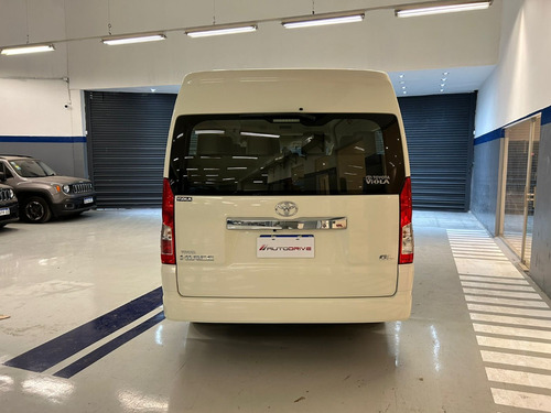 Toyota Hiace 2.8 Tdi Commuter 6at 14a