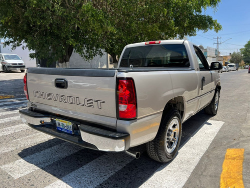 Chevrolet Silverado 4.8 2500 Custom Cab Reg Paq D Mt