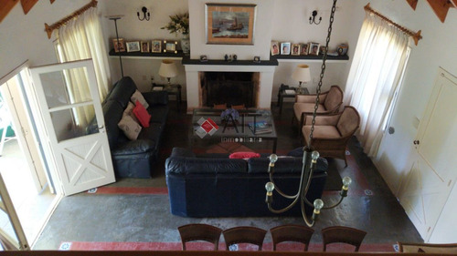 Imagen 5 de 17 de Casa De 3 Dormitorios Con Amplio Jardin Y Piscina, Totalmente Cercada.