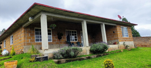 Casa De Un Piso En Venta A Pie De Carretera En Esquina A 5 Min Del Centro De Amealco, Queretaro