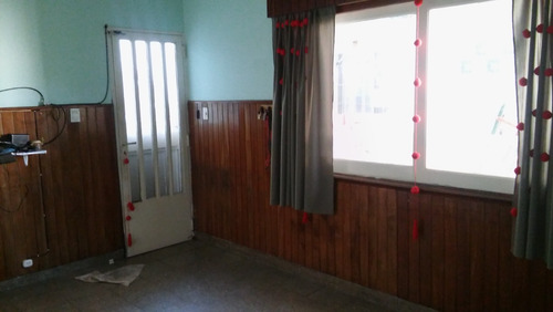 Casa Multifamiliar En 1 Piso 4 Amb Y Depto 2 Amb Con Local En Planta Baja 150 M2