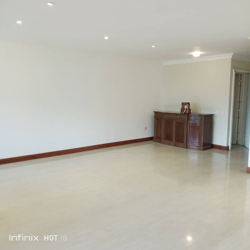 En Venta Lujoso Ph Urb. La Tahona De 420m2 / 4h / 7b / 4p / 1 M