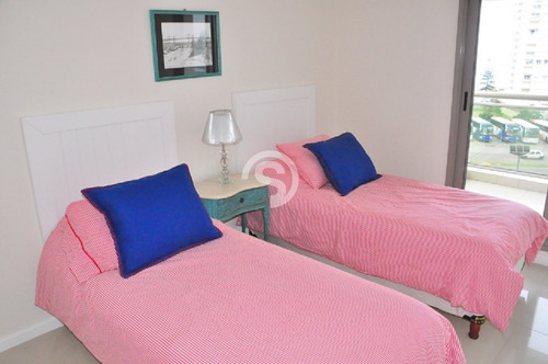 Apartamento En Alquiler - Brava- Ref: 2718