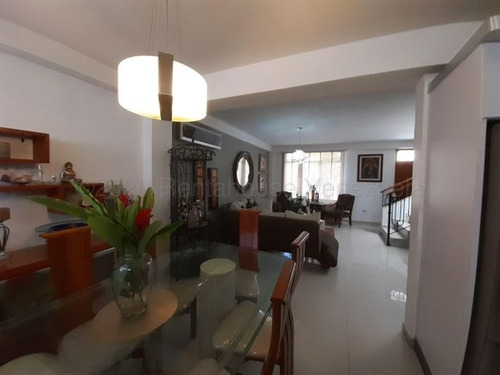 Imagen 12 de 29 de Hermoso Townhouse En Mañongo Naguanagua, El Inmueble Cuenta Con Planta Electrica 100%, Pozo De Agua, 3 Habitaciones, 3 Baños, 2 Puestos De Estacionamiento, Se Vende Semi Amoblado