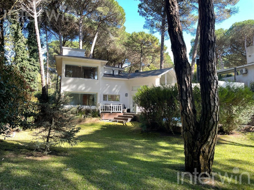 Casa - 5 Ambientes Con Pileta Y Cochera - Costa Atlantica - Carilo - Venta