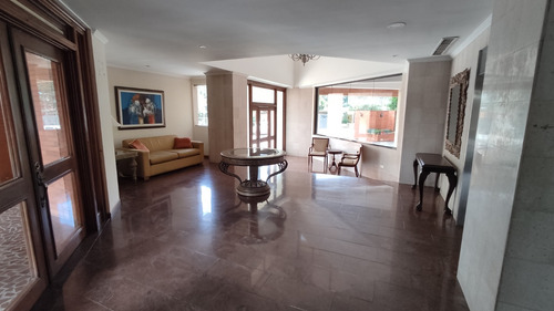 Apartamento En La Ave. El Milagro, Costa Virginia