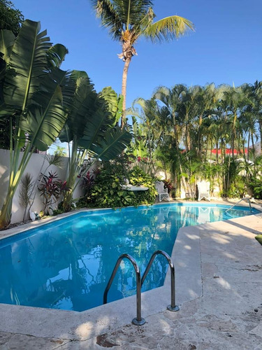 Vendo De Oportunidad Hermosa Villa En Bavaro Con Acceso A Playa Bavaro