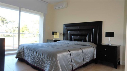 Imagen 20 de 30 de Venta De Casa De 4 Dormitorios En Boulevard Park