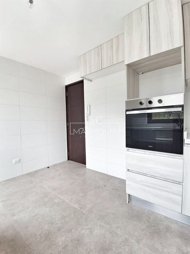 Casa En Venta De 3 Dorm. 4 Baños Más Escritorio, En Concón