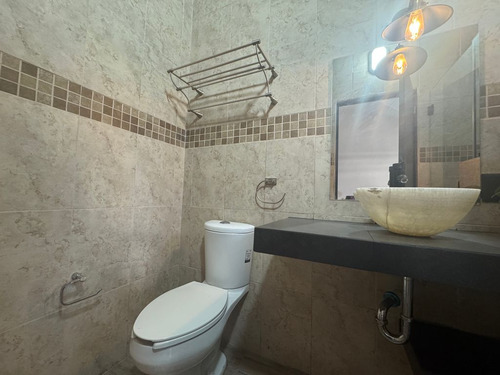 Casa En Venta De 1 Piso En Residencial La Virgen, Metepec, En Frente Del Parque Bicentenario