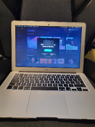 Macbook Air Plata 13.3 Mod A1466 - Impecable (Usado)
