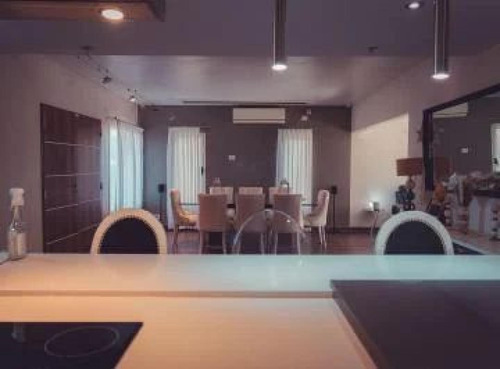 Casa En Venta - 5 Dormitorios 3 Baños - Pilar