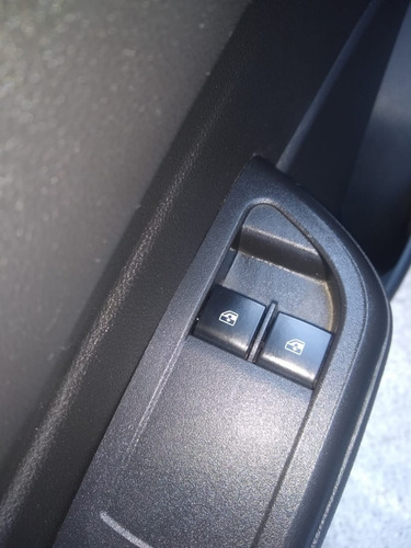 Imagem 9 de 10 de Gm Onix Lt 1.4 2014
