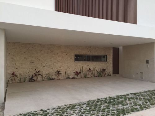 Imagen 3 de 30 de Casa Con Alberca En Venta Dentro De Privada En Xcanatún Zona