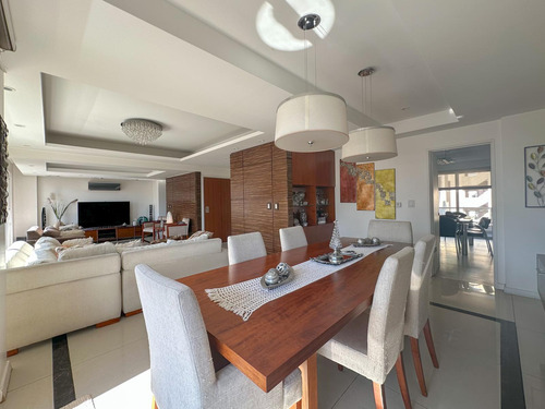 Departamento En Venta En Lanús Oeste 5 Ambientes Con 2 Cocheras Y 2 Bauleras
