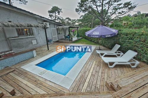 Imagen 3 de 25 de Casa Con Piscina Y Parrillero En Alquiler