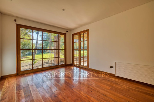 Espectacular Casa Completamente Remodelada En Sect...