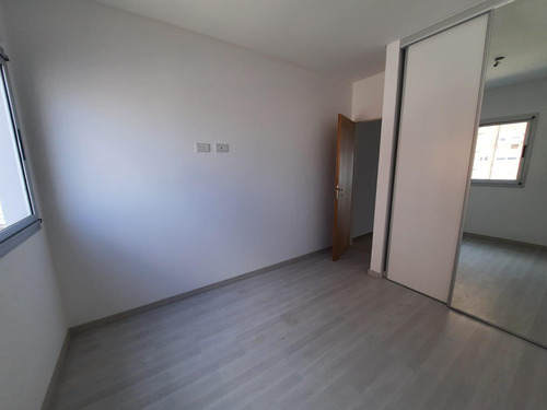 Venta De Departamentos 2 Y 3 Ambientes En Excelente Zona De Wilde.