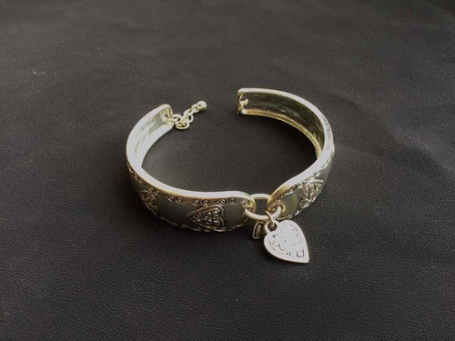 Pulsera Cyzone. Pieza De Bisutería De Fantasía. (Usado)