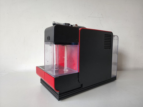 Imagen 7 de 8 de Cafetera Nespresso F411 Lattissima Touch Roja 1400w
