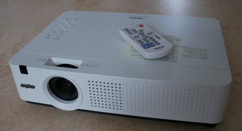 Sanyo Plc-xu4000 Projector De 4000 Ansi Lumen