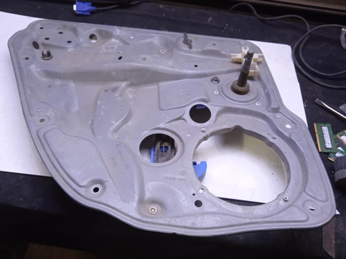 Elevador Manual Trasero Izq. Vw Jetta 2000-2006 1j5839 755d (Usado)