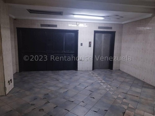 Y.t. Local Comercial En Alquiler, Catia Mls #24-1716