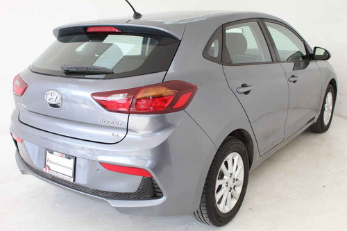 Imagen 5 de 15 de Hyundai Accent 2018 4 Cilindros