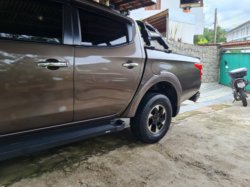 Mitsubishi Triton 2.4 Hpe-S Cab. Dupla 4X4 Aut. 4P