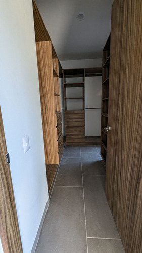 Hermosa Casa En Altozano, 4 Recámaras, 4 Baños Completos, Cto Servicio Con Baño