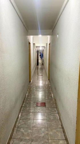 Rivadavia Al 8500 Y Mercedes, Floresta. Planta Baja Interno. Departamento De 2 Ambientes Con Patio Techado Rebatible. Superficie 40 M2. Bajas Expensas. Apto Profesional. Pintado Hace 3 Meses.