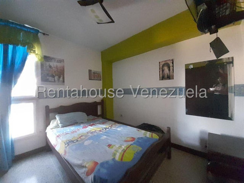 Maribel Morillo Asesor Inmobiliario De Rentahouse Vende Conservado Y Comodo Apartamento; De 95m2 Con 3 Hab. Y 2 Baños; Conjunto Privado Con Vigilancia; Condominio Arcas De Norte; Este De Barquisimeto