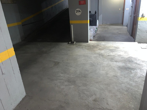 Lugar De Garaje Fijo Techado En Venta, Villa Biarritz, Punta Carretas