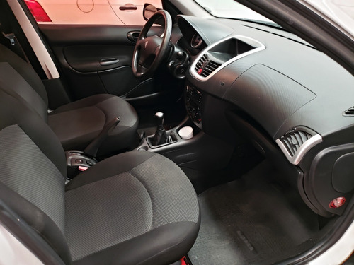 Imagen 19 de 19 de Peugeot 207 Compact Allure 2014