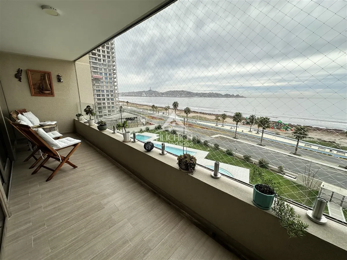 Imagen 1 de 21 de Departamento Amoblado En Venta De 3 Dorm. En Avda. Costanera
