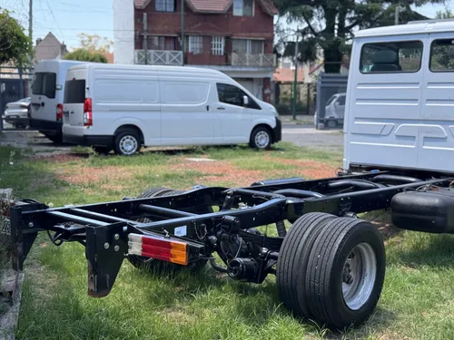 Mercedes Benz 710 Chasis C/cabina 2009