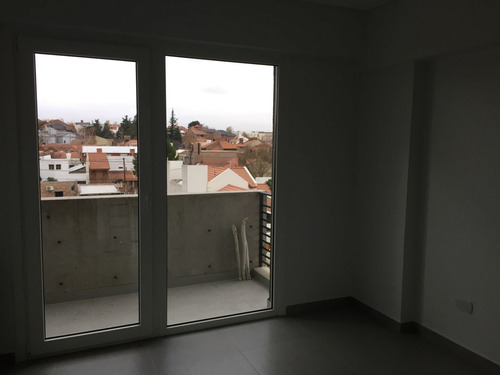 Imagen 3 de 5 de Departamento En Venta De 2 Dormitorios C/ Cochera En Santa Genoveva