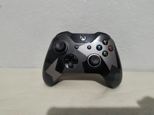 Controle Xbox One Covert Forces Edição Especial Prateado (Usado)