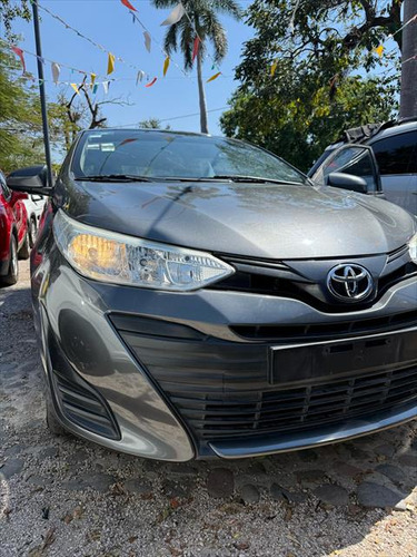 Toyota Yaris 1.5 Core Sedan Mt