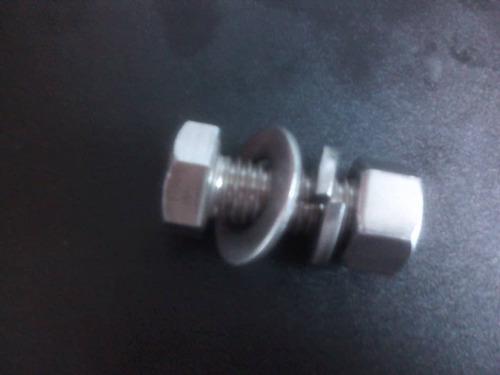 Tornillo En Acero Inoxidable Con Arandelas Y Tuercas S30400