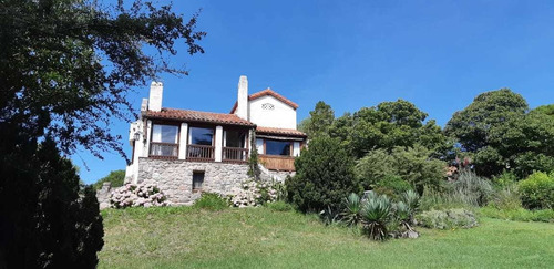 Casa De 4 Dormitorios En Venta En La Cumbre