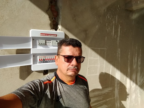 Imagem 1 de 2 de Serviços Elétricos