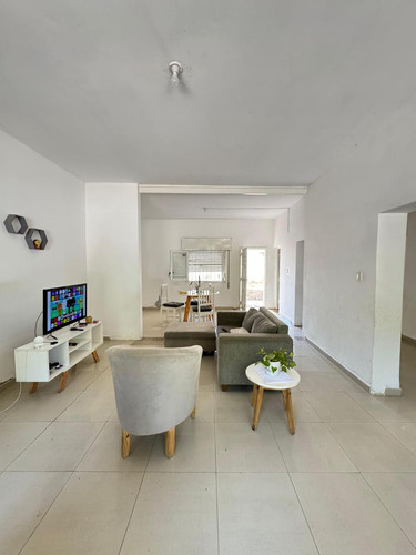 Lote / Terreno En Venta Frente A Plaza Jeronimo Del Barco, Rinde 1260 M2