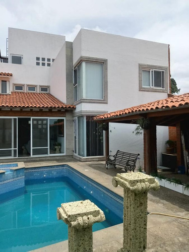 Imagen 2 de 30 de Casa En Venta En Cuernavaca, Loma Linda, Con Alberca
