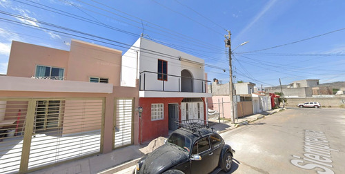 Casa En Venta De Dos Niveles, Ubicada En La Colonia Jacarandas Delegacion Tepic Nayarit
